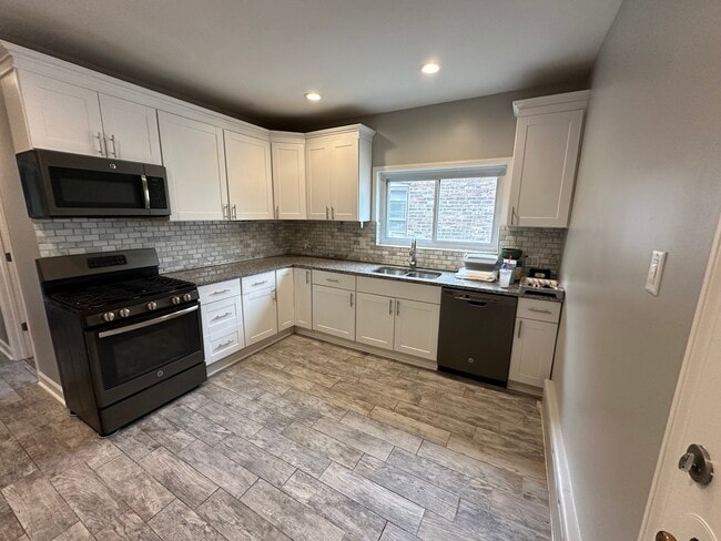 1926 Wesley Ave, Unit Apt 2