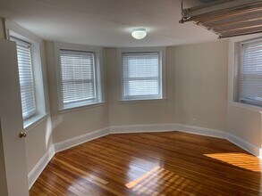 25 Mount Hood Rd in Boston, MA - Foto de edificio - Building Photo