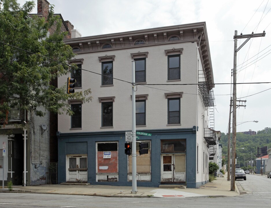 2900-2902 Colerain Ave in Cincinnati, OH - Building Photo