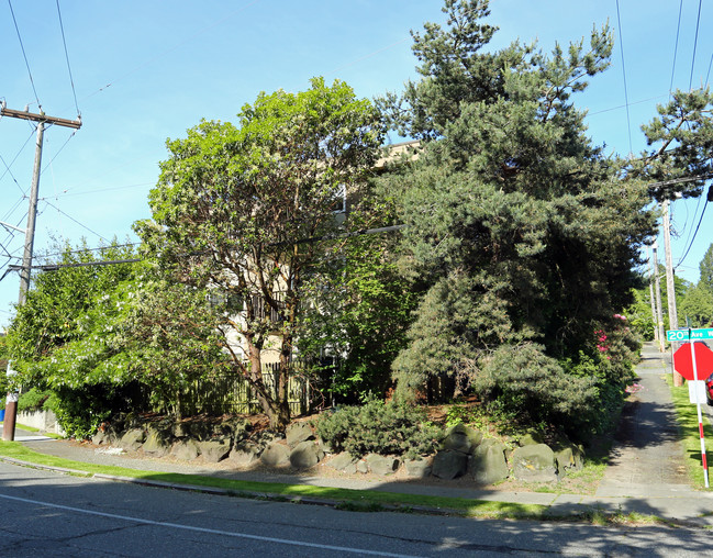 Thorndyke Apartments in Seattle, WA - Foto de edificio - Building Photo