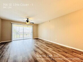 706 SE 13th Ct, Unit I in Cape Coral, FL - Building Photo - Building Photo