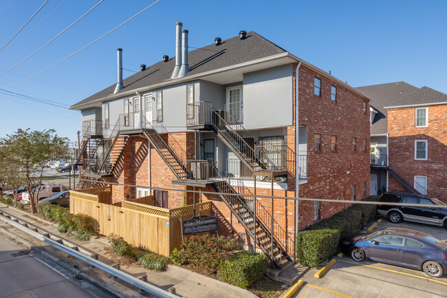 La Maison de la Bonne Vie Condominiums in Metairie, LA - Building Photo - Building Photo