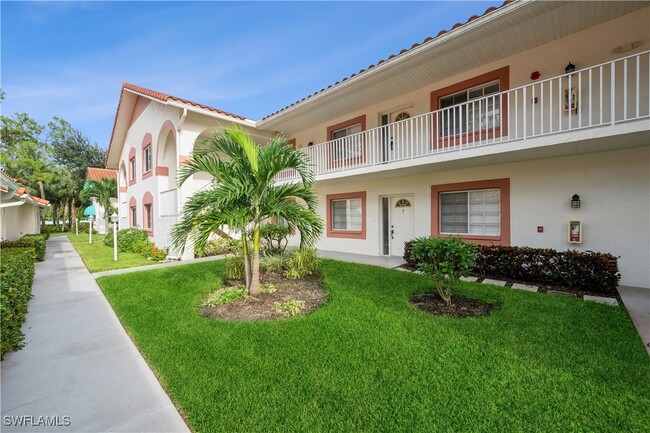550 Gabriel Cir in Naples, FL - Building Photo - Building Photo