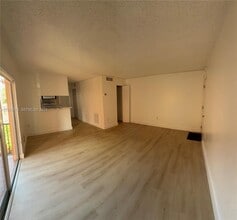 7155 Miami Lakes Dr in Miami Lakes, FL - Building Photo - Building Photo