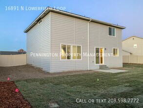16891 N Lowerfield Loop in Nampa, ID - Foto de edificio - Building Photo