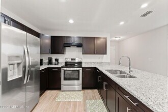 8939 India Ave in Jacksonville, FL - Building Photo - Building Photo
