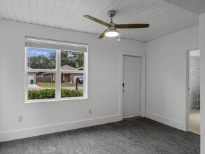 1572 Cedar St in Niceville, FL - Foto de edificio - Building Photo