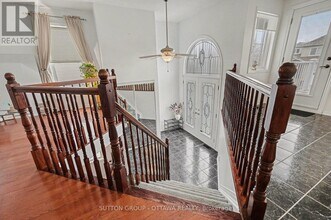 131 Oakfield Crescent in Ottawa, ON - Building Photo - Building Photo