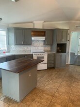 540 Co Rd 148 in Cost, TX - Foto de edificio - Building Photo