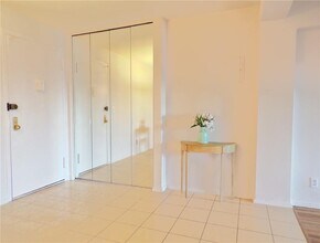 415 Gramatan Ave in Mount Vernon, NY - Building Photo - Building Photo
