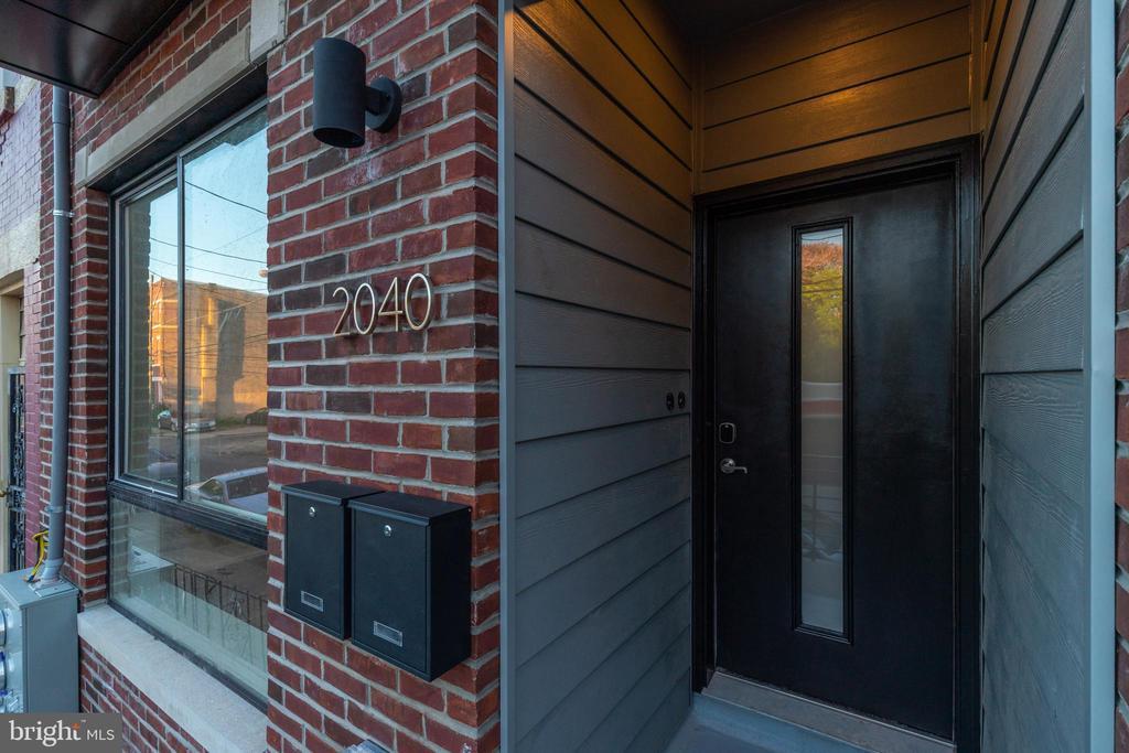 2040 N 19th St in Philadelphia, PA - Building Photo