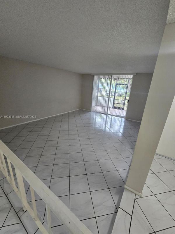 3710 Inverrary Dr in Lauderhill, FL - Building Photo - Building Photo
