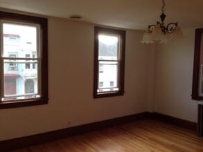222 Warren St, Unit 1 in Hudson, NY - Building Photo - Building Photo