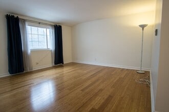 8130 Redlands St in Los Angeles, CA - Foto de edificio - Building Photo