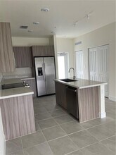 8265 NW 41st St in Doral, FL - Building Photo - Building Photo