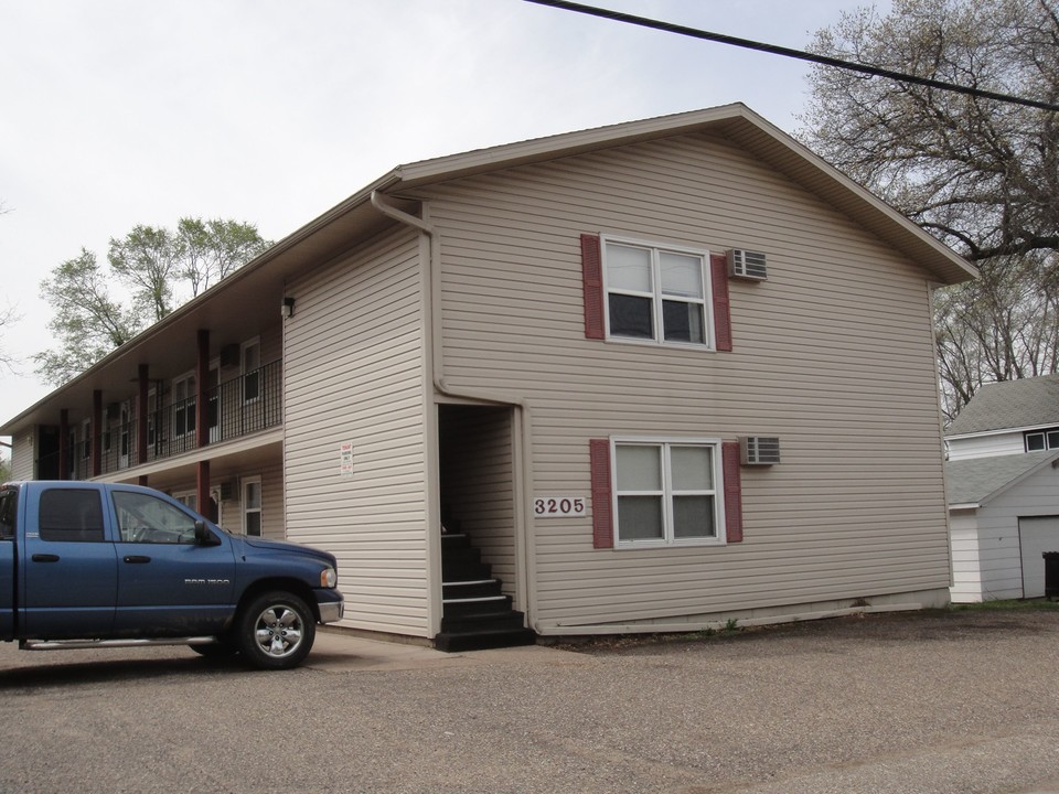 3205 Seymour Rd, Unit 2 in Eau Claire, WI - Foto de edificio