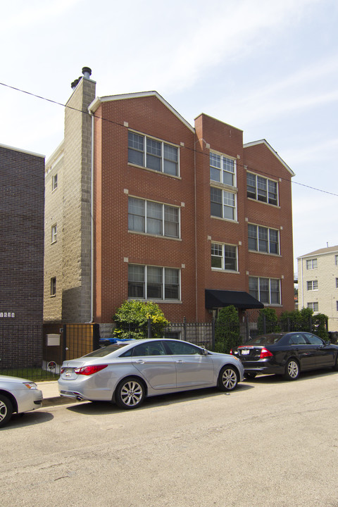 1535 W Pearson St in Chicago, IL - Building Photo