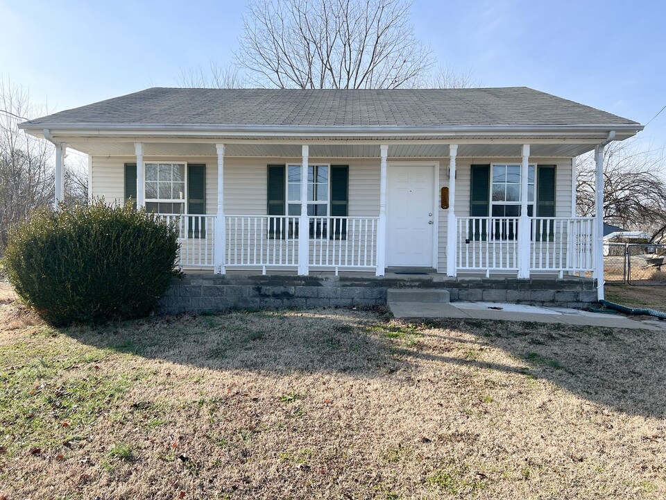 438 Cranklen Cir in Clarksville, TN - Building Photo