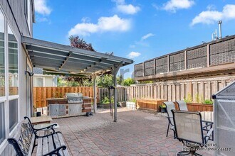 3963 NW 148th Pl in Portland, OR - Foto de edificio - Building Photo