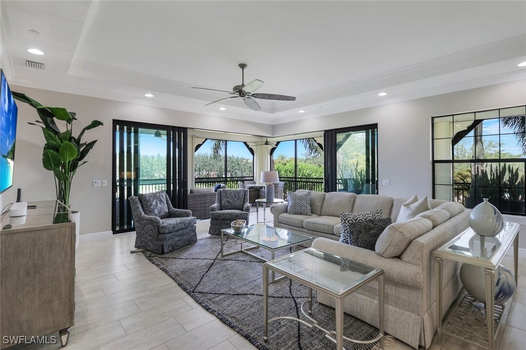16449 Carrara Way in Naples, FL - Building Photo