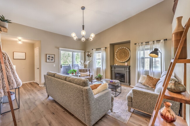 2101 Quartz Cliff St, Unit 207