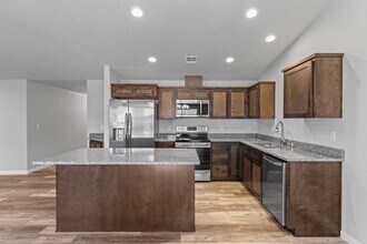 31 Erickson Ave-Unit -Unit A in Shady Cove, OR - Building Photo - Building Photo