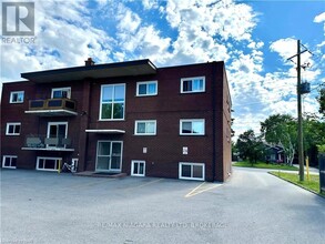286 Vine St in St Catharines, ON - Building Photo - Building Photo