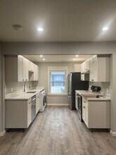 1737 Tennessee St, Unit #2 in Lawrence, KS - Foto de edificio - Building Photo