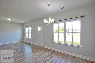 741 Meloney Dr in Hinesville, GA - Foto de edificio - Building Photo