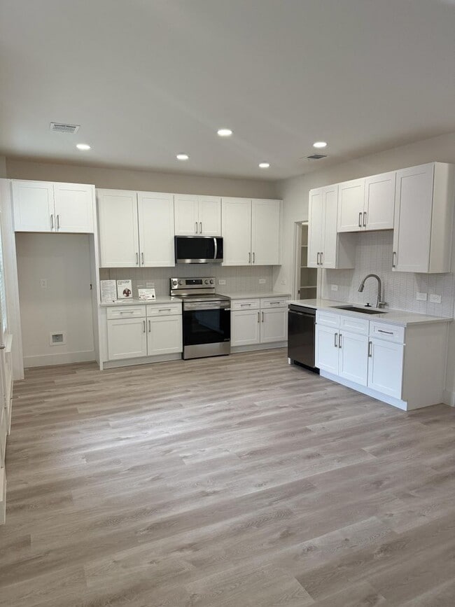 144 Pinkie Holmes Dr