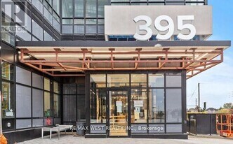 395 Dundas St W in Oakville, ON - Building Photo