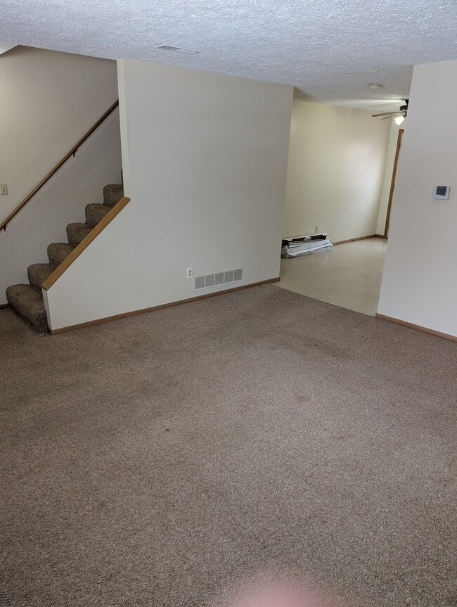 521 Hinderer Ave SW, Unit 521 in Massillon, OH - Building Photo - Building Photo