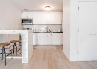 1700 SW 16th Ct in Gainesville, FL - Building Photo - Building Photo