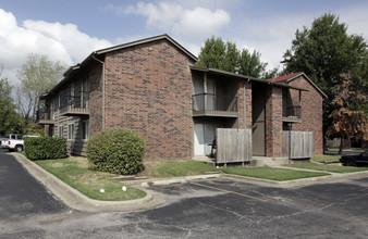 The Village Apartments in Broken Arrow, OK - Building Photo - Building Photo