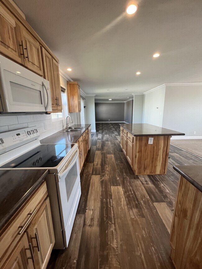 319 Cedar St in Keenesburg, CO - Building Photo - Building Photo