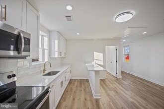 555 S Marlyn Ave in Essex, MD - Building Photo - Building Photo