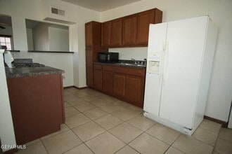 8300 Mt Everest Dr in El Paso, TX - Building Photo - Building Photo