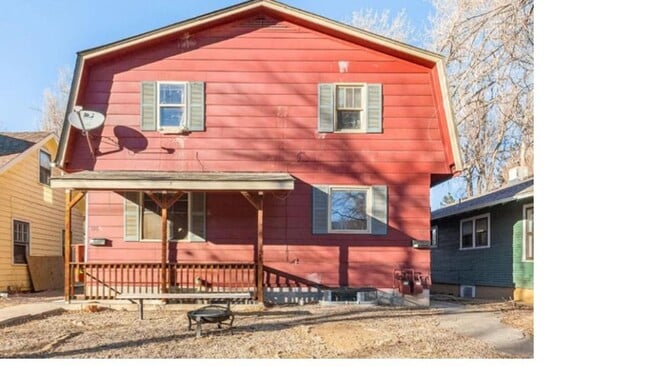 property at 810 W Laurel St