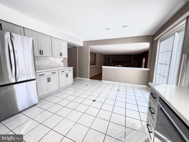 2 W High Ridge Rd in Cherry Hill Township, NJ - Building Photo - Building Photo