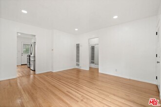 7109 Flight Ave in Los Angeles, CA - Foto de edificio - Building Photo