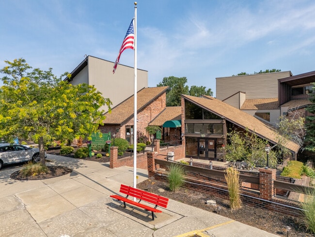 Williamstowne Senior Apartments in Cheektowaga, NY - Foto de edificio - Building Photo