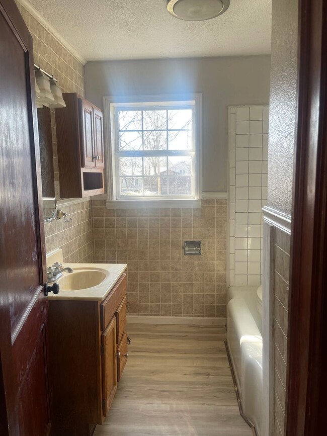 1011 S Rinker Ave in Aurora, MO - Building Photo - Building Photo
