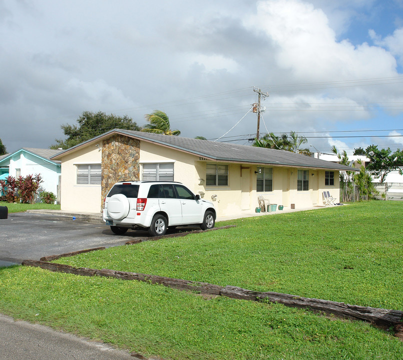 6533-6539 SW 18th St in Miramar, FL - Building Photo