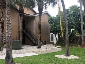 10670 SW 156th Pl in Miami, FL - Foto de edificio - Building Photo