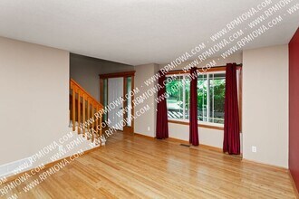 8912 Highland Oaks Dr in Johnston, IA - Building Photo - Building Photo