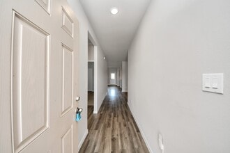 13318 Villa Sola Dr in La Marque, TX - Foto de edificio - Building Photo