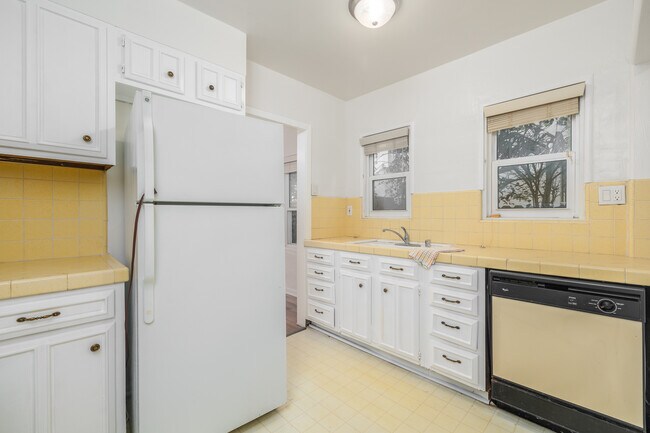 430 S Oakhurst Dr in Beverly Hills, CA - Foto de edificio - Interior Photo