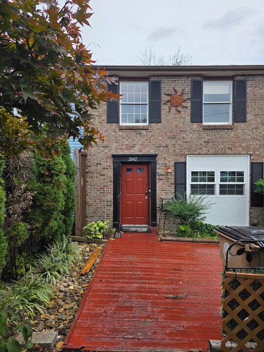 2842 Lake Forest Dr in Nashville, TN - Building Photo