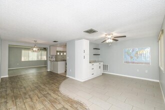 12111 Meadowbrook Ln in Hudson, FL - Building Photo - Building Photo