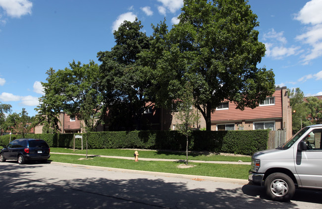 19-27 Tealham Dr in Toronto, ON - Building Photo - Primary Photo
